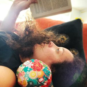 Coussin de lecture confortable fait main ~ par Anne-Elia de Jarodely