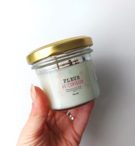 Bougie artisanale parfumée fait main en France par Lilium Blanc